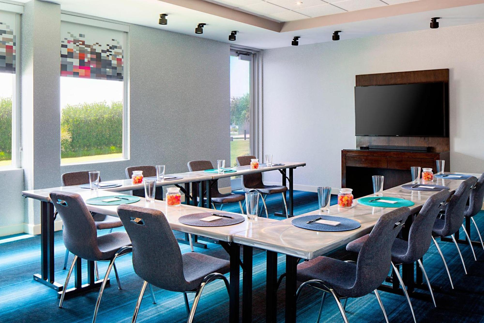 Aloft Hotel 4*